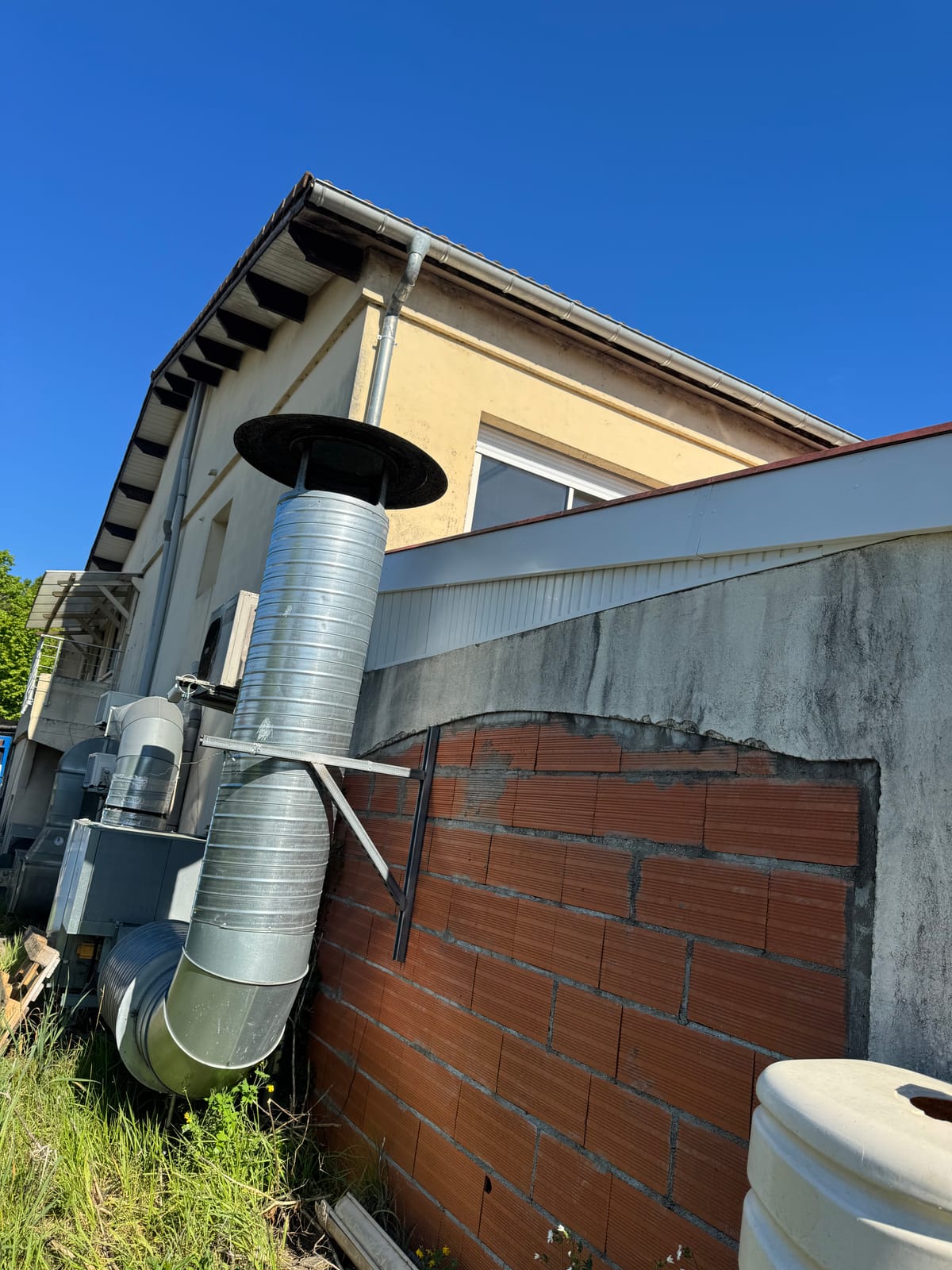 Intervention d'urgence toiture — détail technique du chantier à Haut-Lévêque (Pessac) par Couvzinguerie