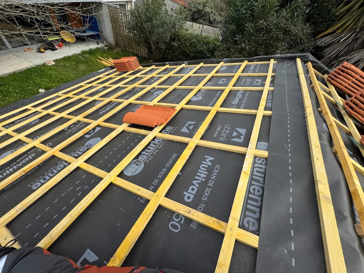 Travaux de charpente — détail technique du chantier à Pierroton (Cestas) par Couvzinguerie
