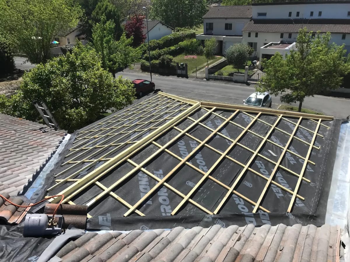 Rénovation de toiture — détail technique du chantier à Bagatelle (Talence) par Couvzinguerie
