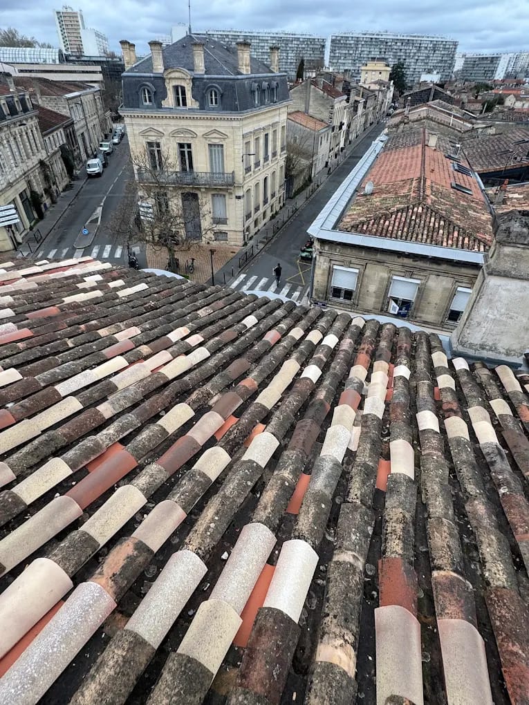 Recherche de fuite de toiture — détail technique du chantier à Victoire (Bordeaux) par Couvzinguerie
