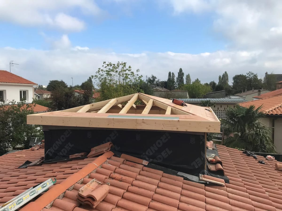 Travaux de charpente — détail technique du chantier à Suzon (Talence) par Couvzinguerie