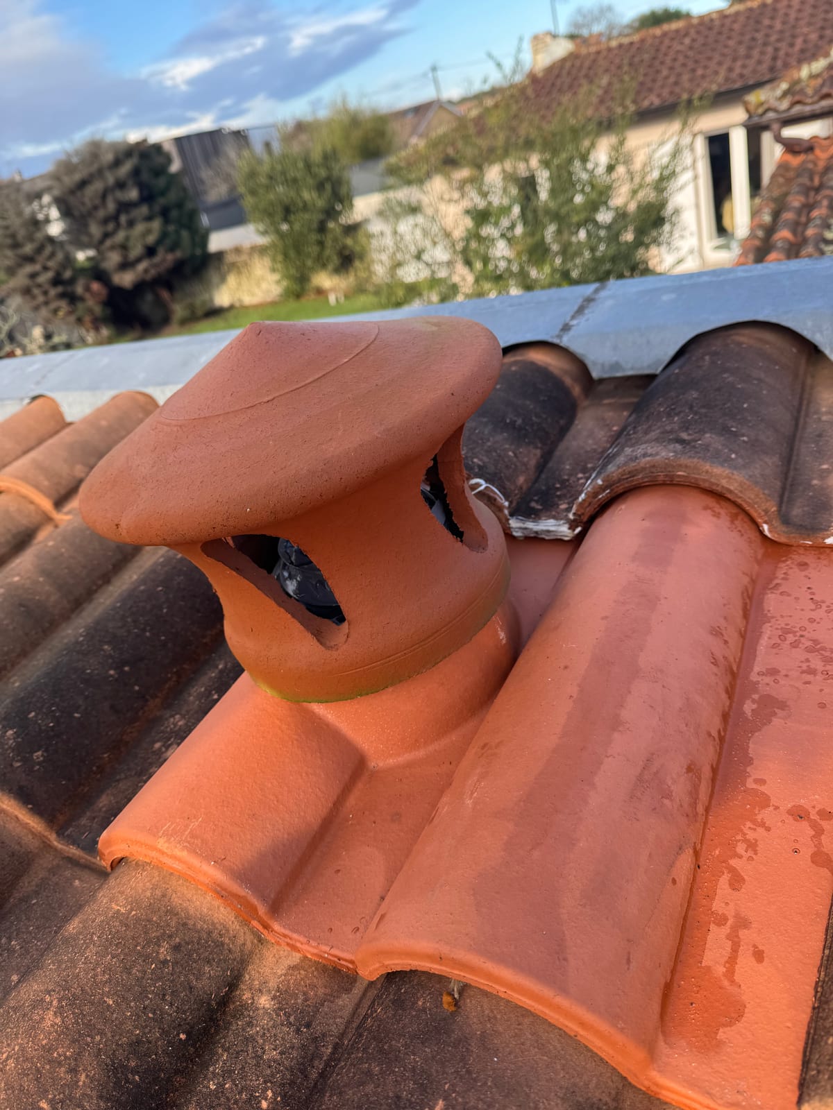 Recherche de fuite de toiture — détail technique du chantier à Centre-ville (Mérignac) par Couvzinguerie