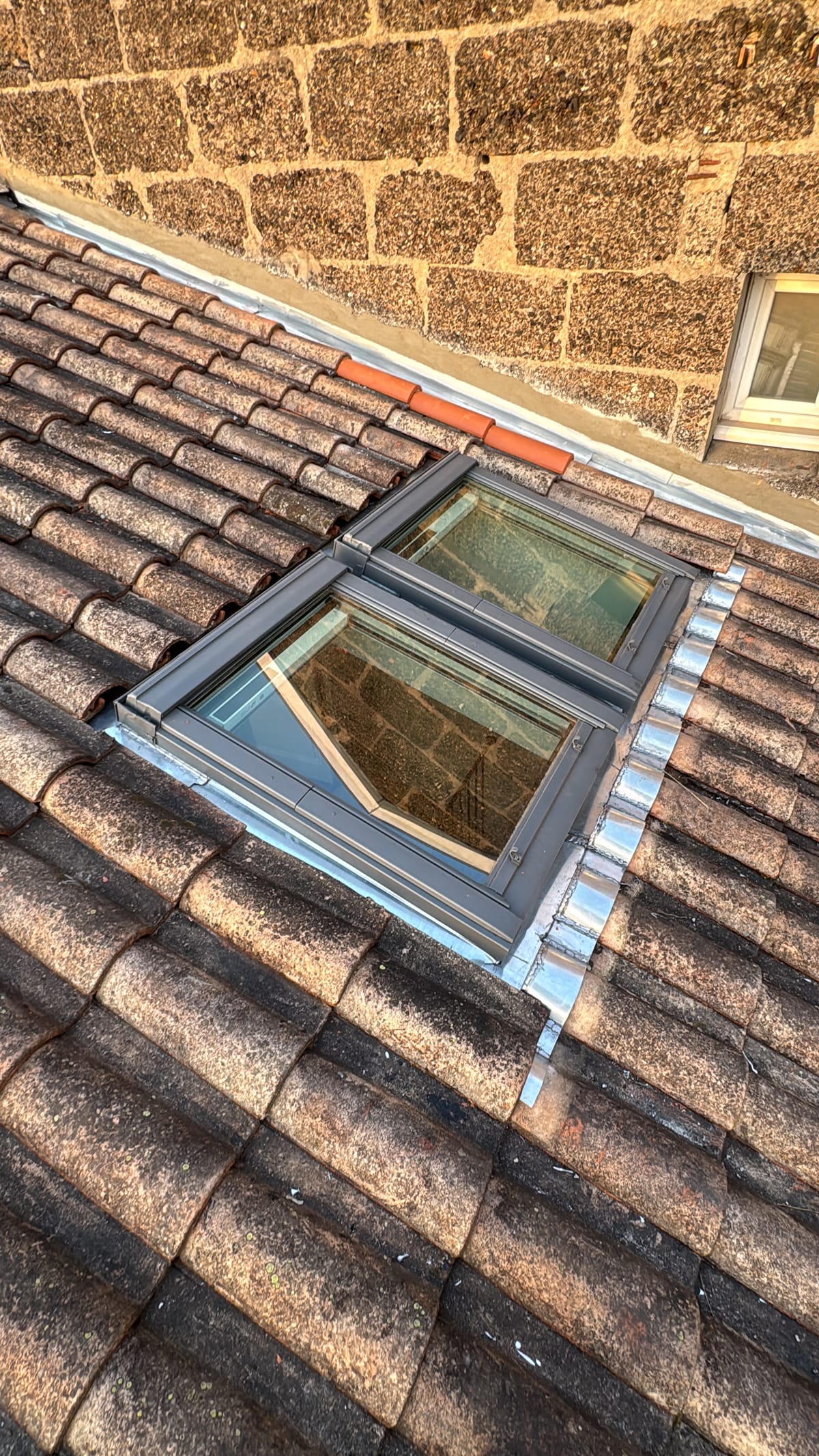Pose double Velux — chantier près de Saint-Magne — chantier réalisé par Couvzinguerie, couvreur en Gironde