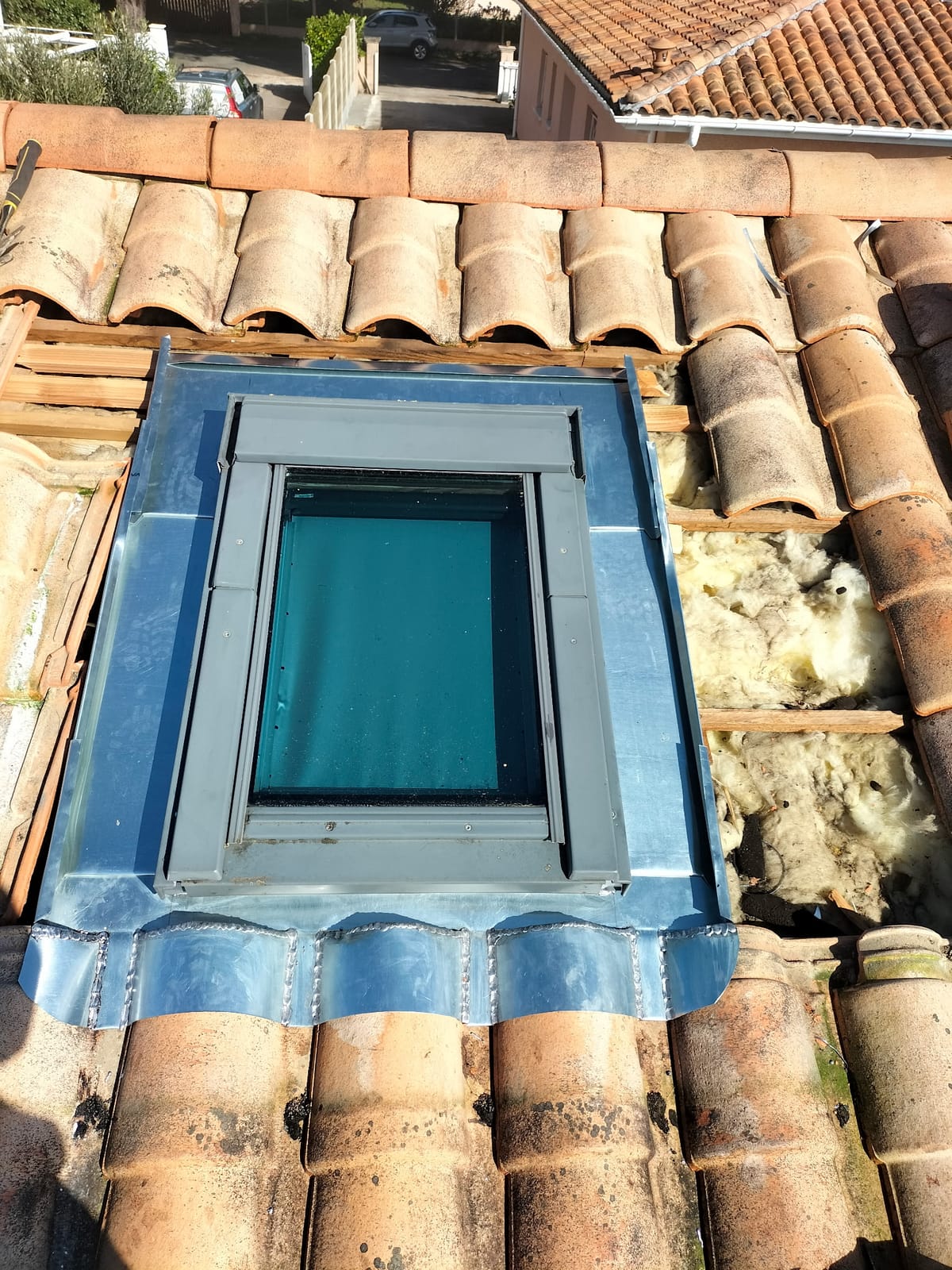 Pose de Velux — détail technique du chantier à Cap de Bos (Pessac) par Couvzinguerie