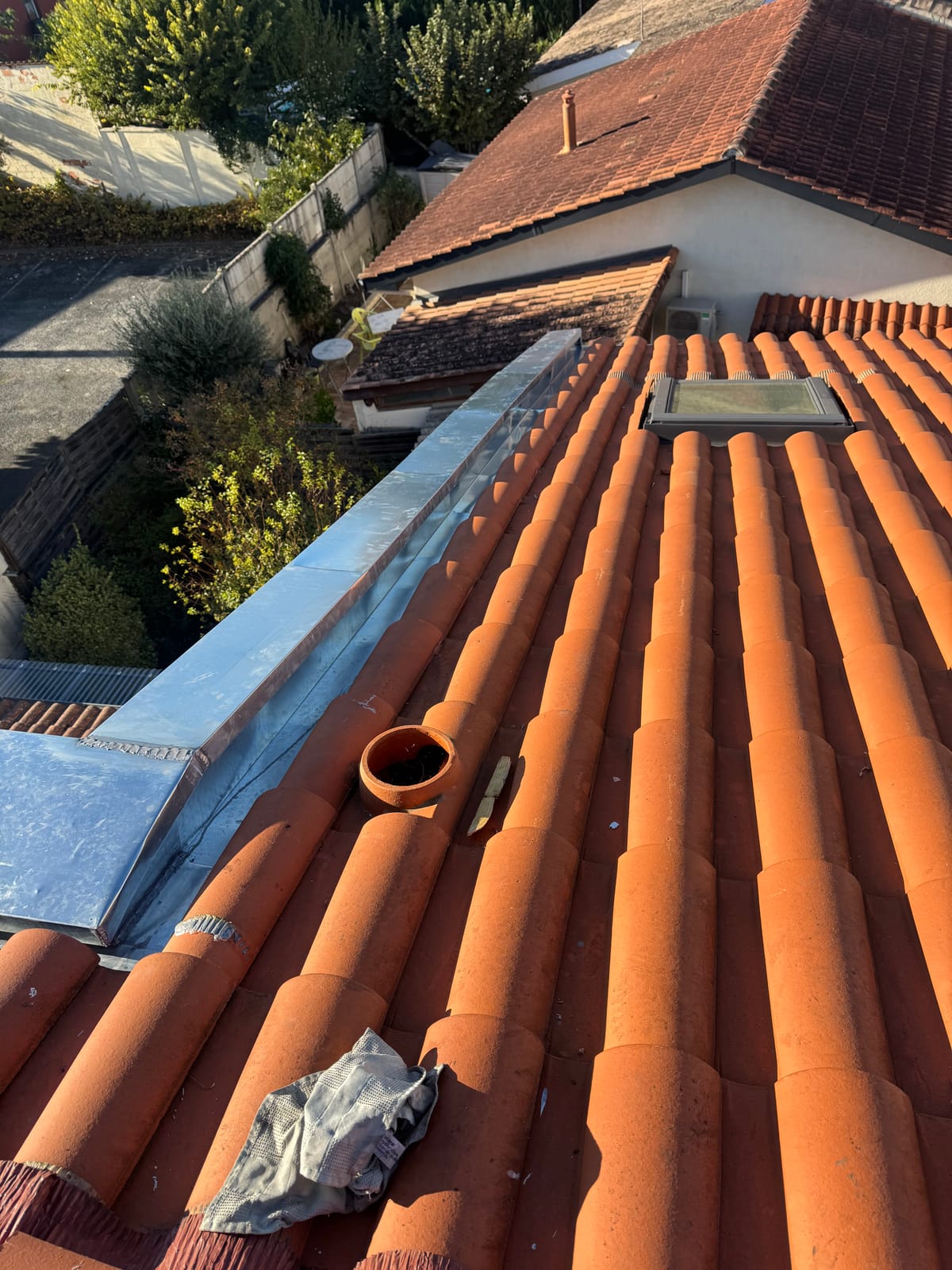 Pose de Velux — détail technique du chantier à Bocage (Villenave-d'Ornon) par Couvzinguerie